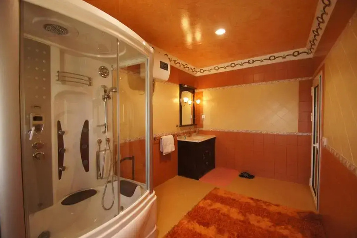 Room 8 of 15