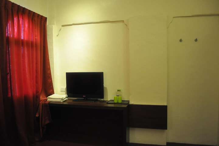 Room 12 of 128