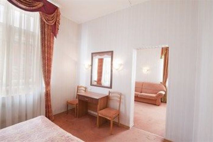 Room 8 of 37