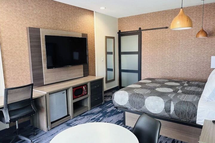 Room 3 of 7