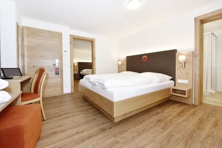 Room 9 of 31