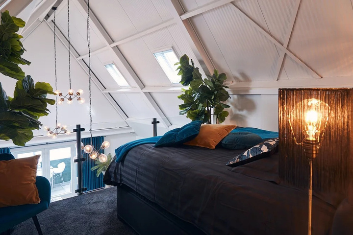 Room 4 of 25