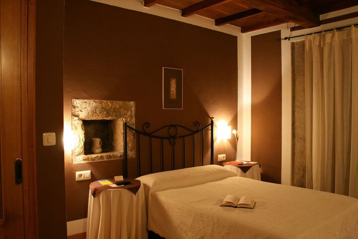 Room 8 of 16
