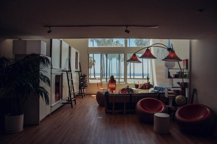 Room 4 of 37