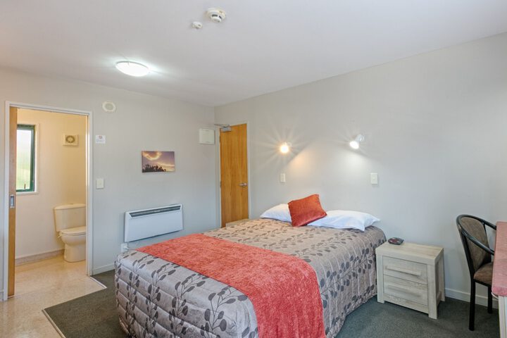 Room 6 of 37