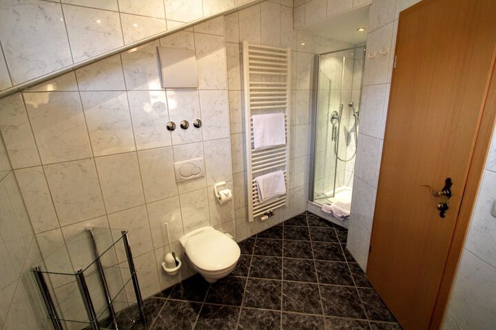Room 50 of 102