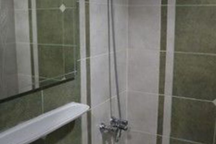 Room 4 of 27