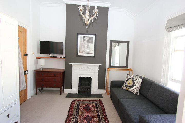 Room 16 of 40