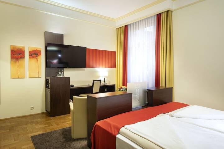 Room 15 of 47