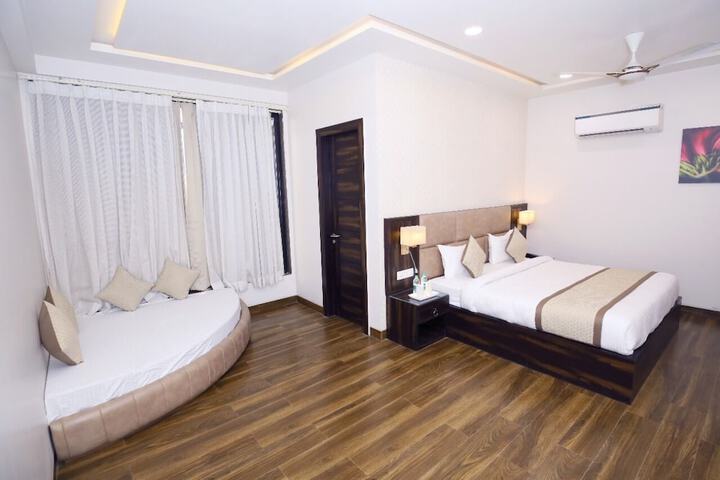 Room 8 of 20