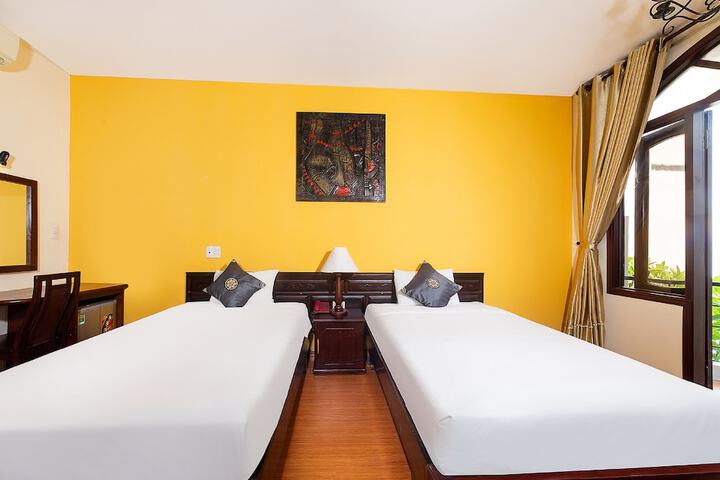 Room 9 of 35