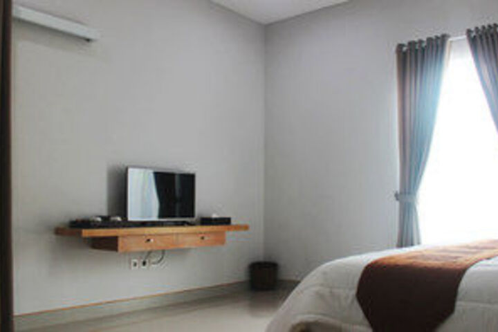 Room 9 of 15