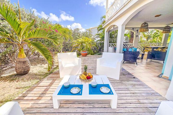 Princess Anaelle - Beachfront Orient Bay Deluxe