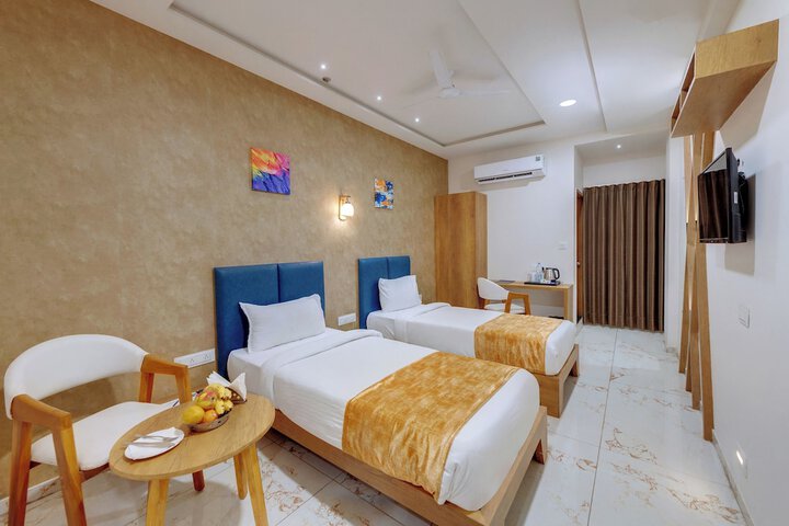 Room 10 of 20
