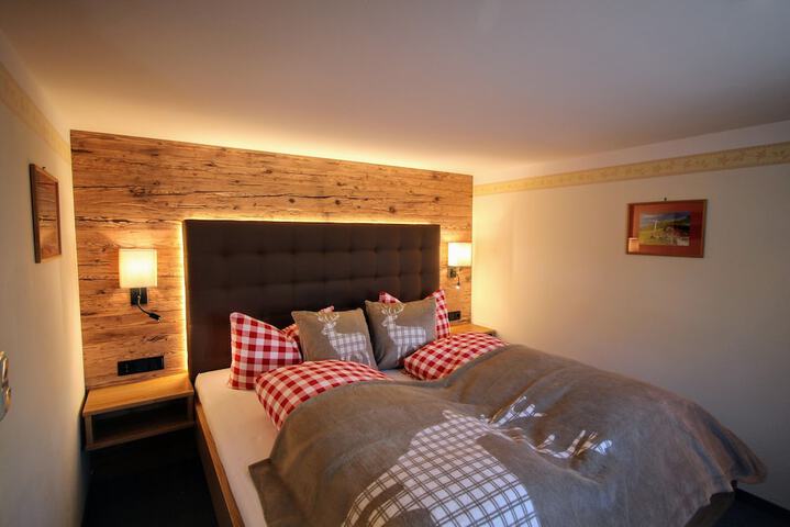 Room 14 of 102