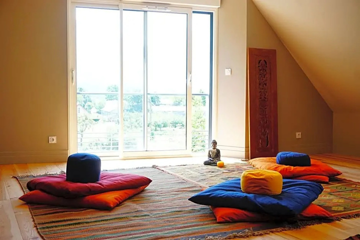 Room 3 of 8