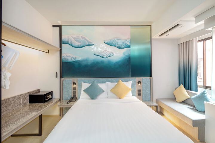 Room 12 of 74