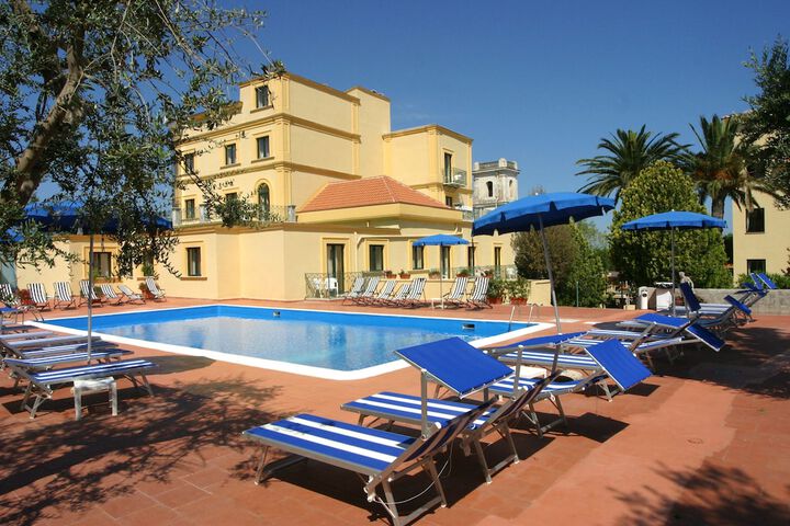 Hotel Pool