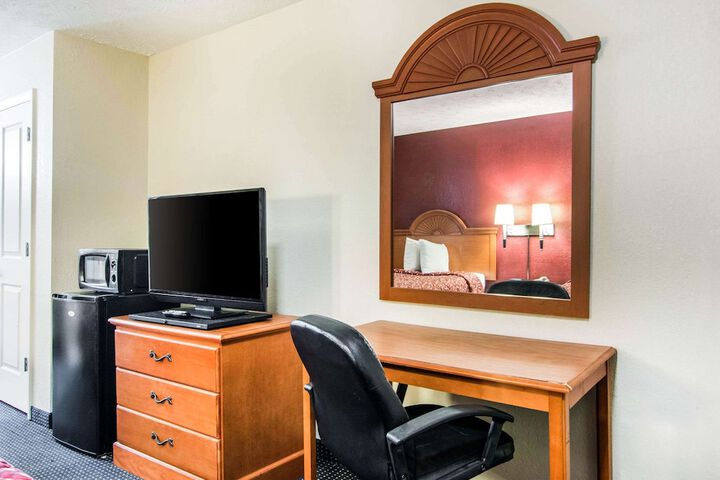 1 Queen Bed Accessible (1 of 3)