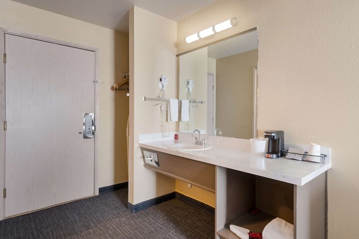 Room 7 of 27
