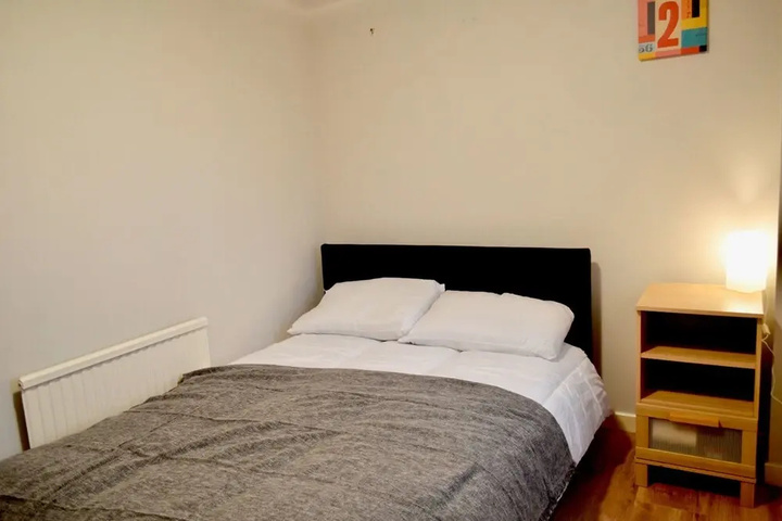 Spacious and Light 3 Bedroom Flat in Scenic Canonmills
