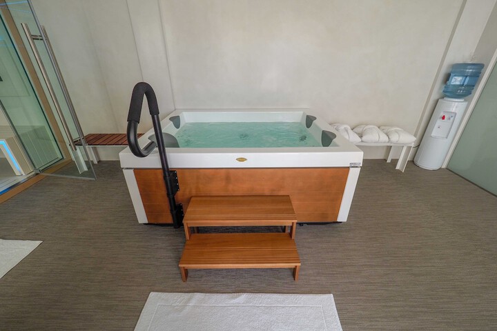 Hot Tub 28 of 96