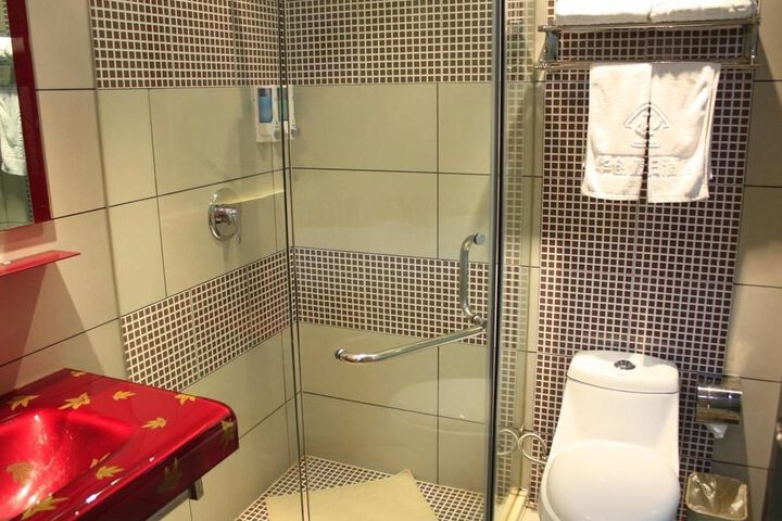 Room 6 of 7