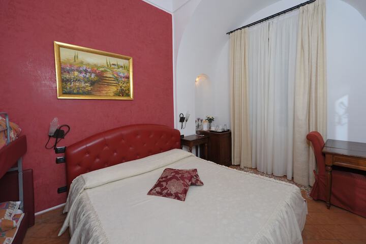 Room 10 of 221