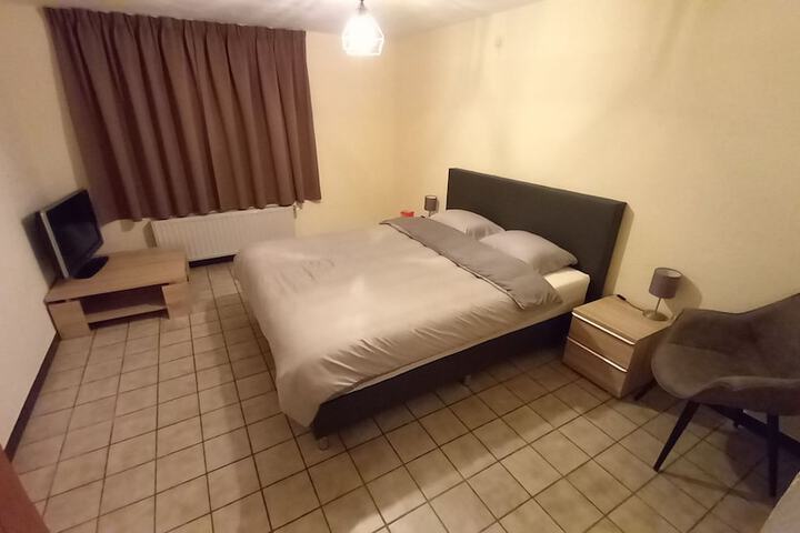 Room 2 of 8