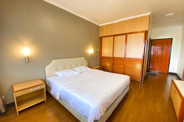 Exterior of Upgraded - Spacious Cozy Apartment Hotel