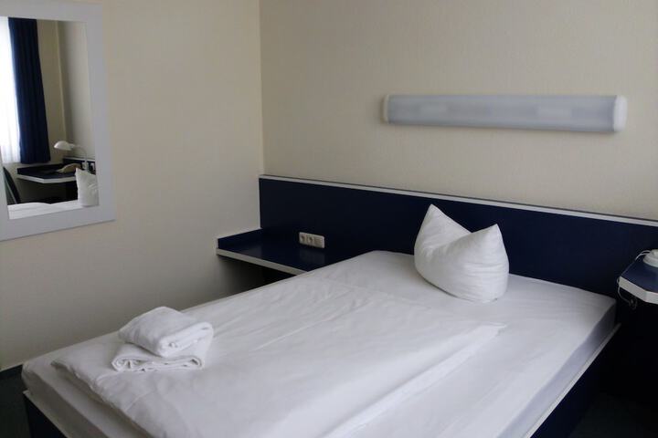 Room 6 of 11
