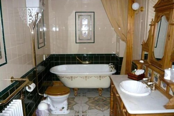 Room 6 of 28