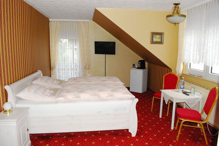 Room 4 of 27