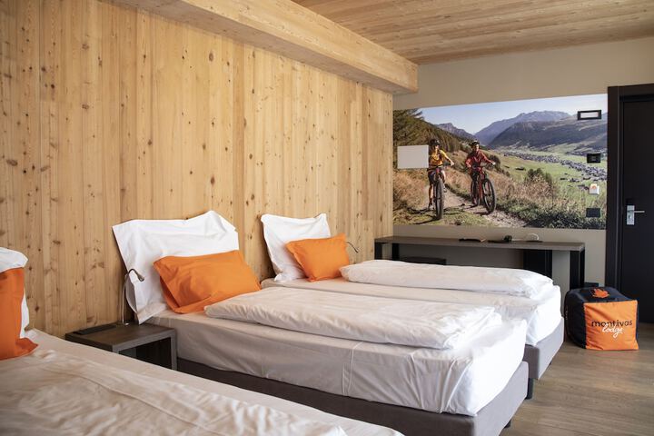 Room 10 of 27
