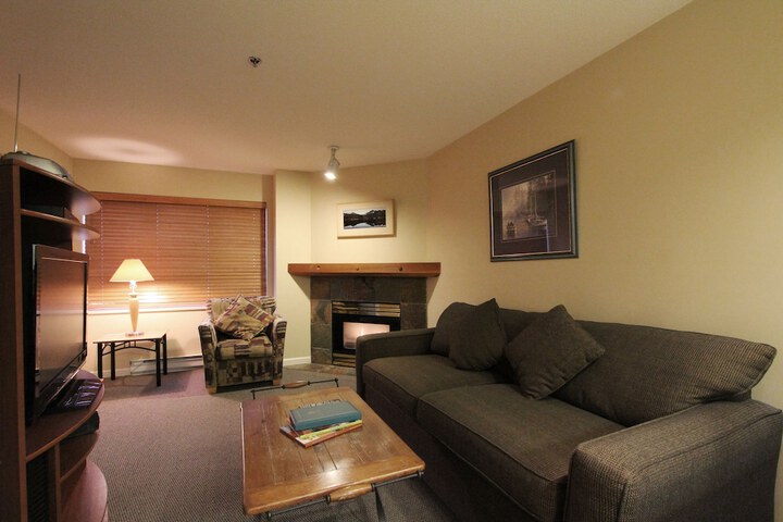 Lounge 43 of 80