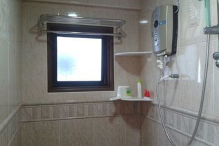 Room 4 of 25