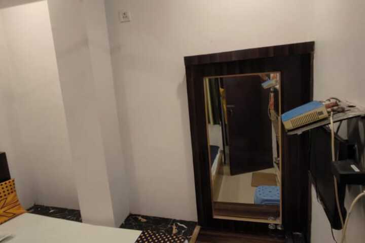 Room 8 of 30