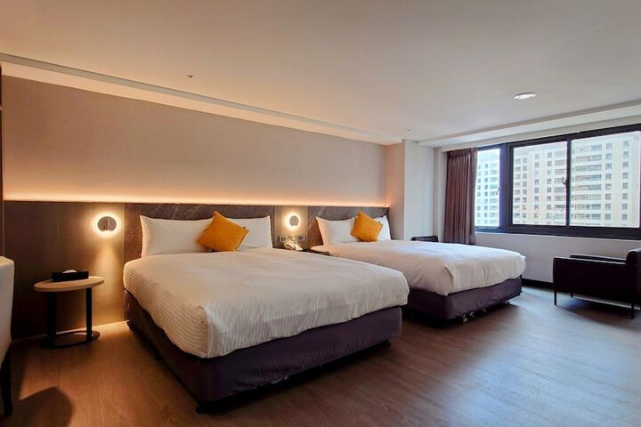 Room 3 of 16
