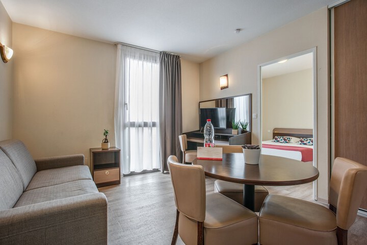 Room 16 of 28