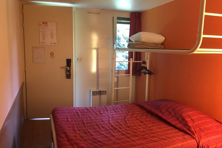 Room 12 of 48