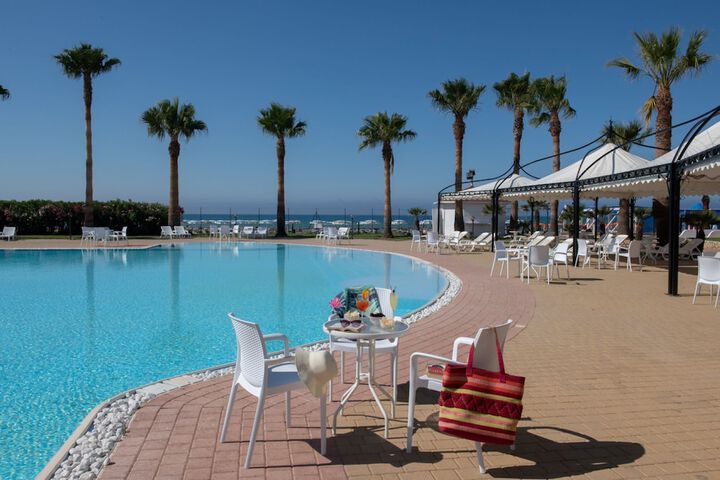 Hotel Pool