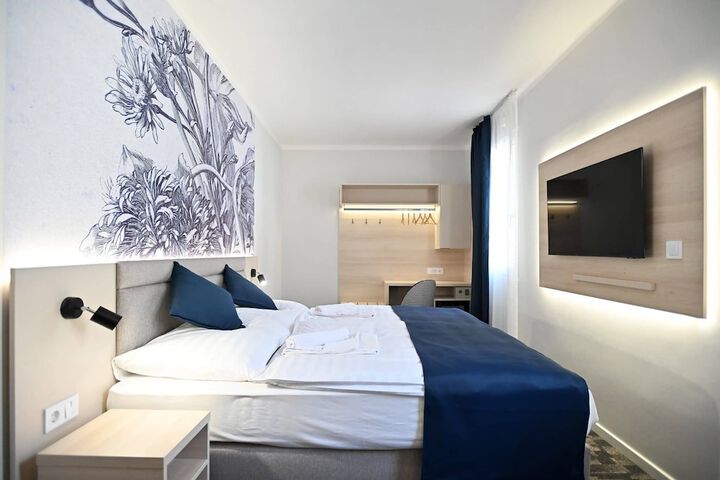 Room 5 of 19