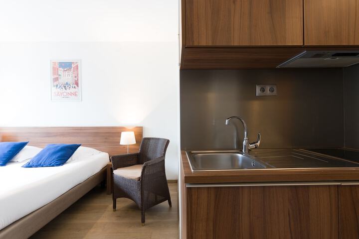 Room 9 of 38