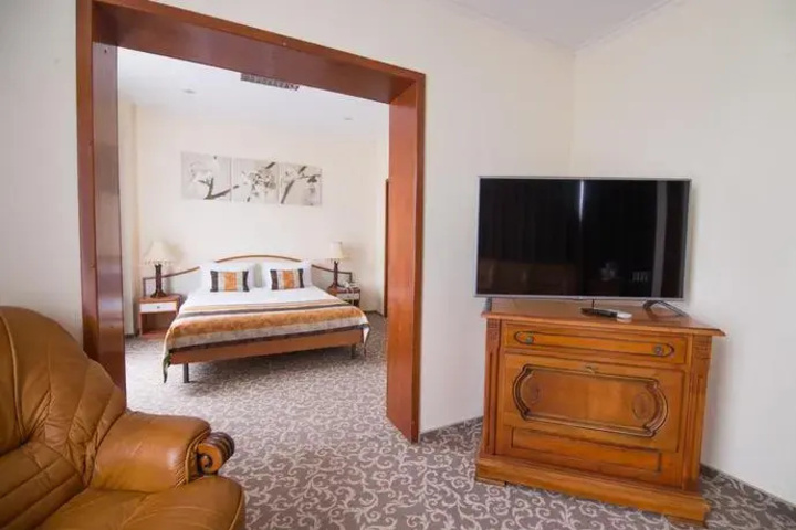 Room 4 of 19