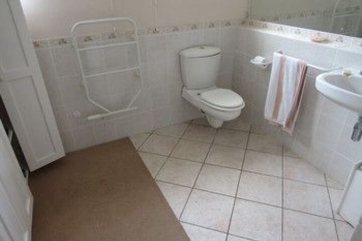 Room 4 of 25