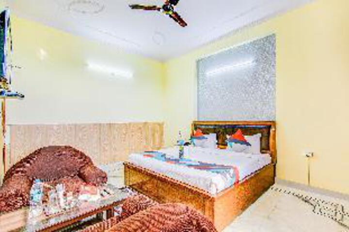 Room 2 of 6