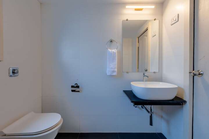 Room 32 of 59