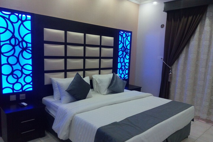 Room 9 of 165