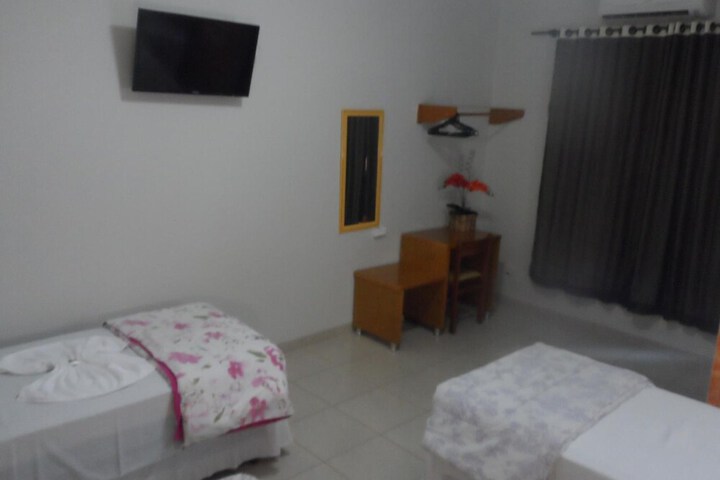 Room 28 of 40