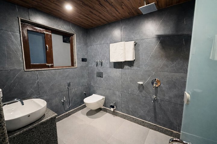 Room 12 of 14